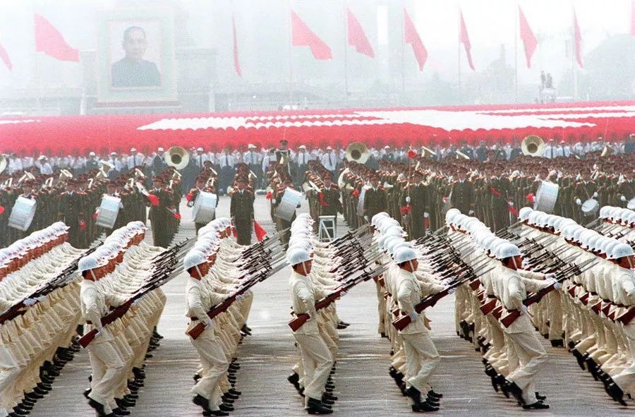 中國閱兵史上的霸氣瞬間，回顧1984年的閱兵盛況，中國閱兵史上的霸氣瞬間，回顧1984年閱兵盛況的震撼瞬間