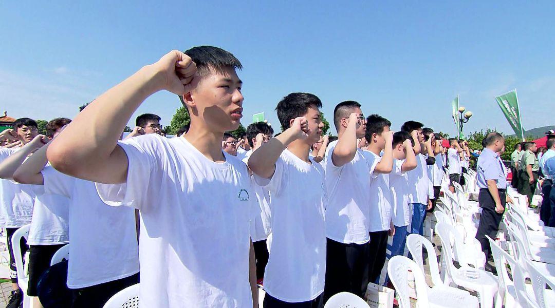兵役登記證上大學(xué)一定要嗎？詳解兵役登記與大學(xué)入學(xué)要求，關(guān)于兵役登記證與大學(xué)入學(xué)要求的詳解，是否上大學(xué)必須持有兵役登記證？