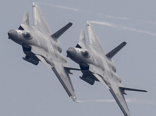 軍事震撼，20架轟炸機(jī)傾瀉240枚導(dǎo)彈的力量展示，軍事震撼，20架轟炸機(jī)傾瀉導(dǎo)彈力量展示日