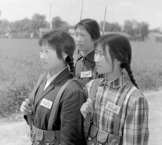 中國女兵老照片，歷史中的巾幗英雄形象展現(xiàn)，中國女兵老照片，歷史巾幗英雄形象展