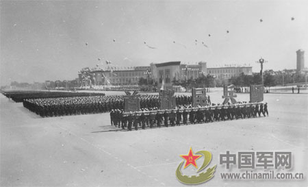 重溫歷史瞬間，探索1959年國慶閱兵視頻，重溫歷史瞬間，探索經(jīng)典，回顧1959年國慶閱兵盛況