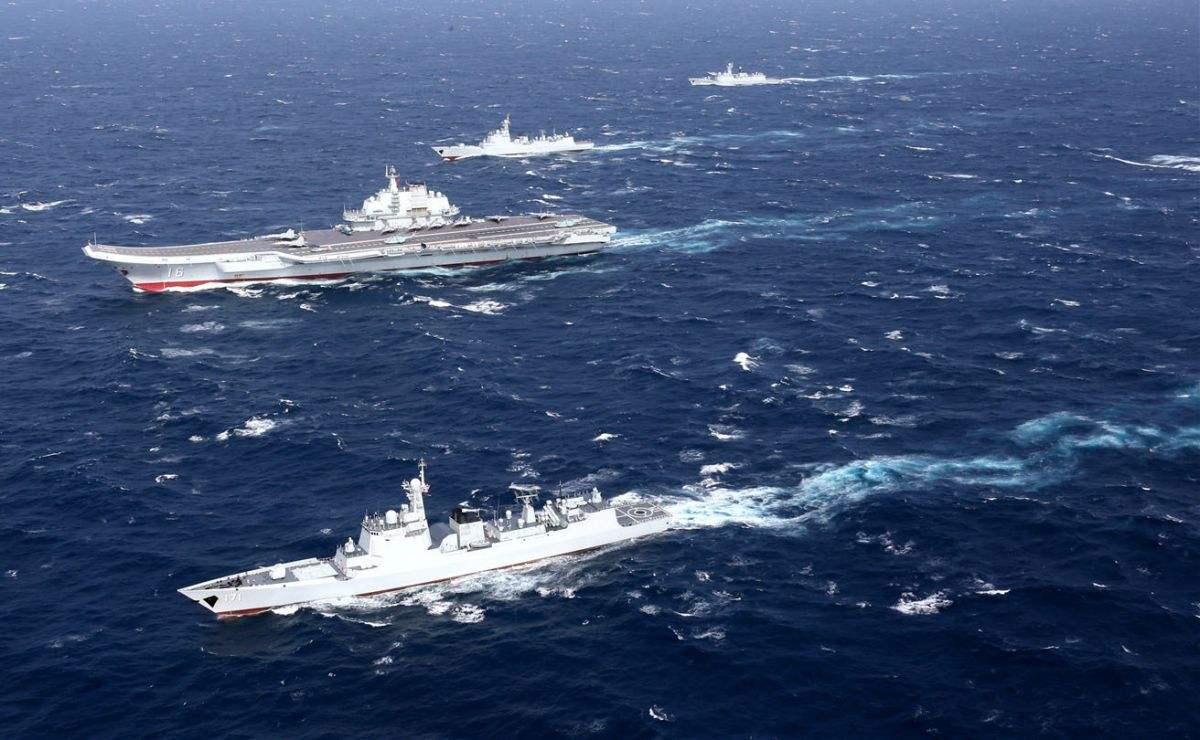 聚焦國(guó)際海域，中國(guó)戰(zhàn)艦圍觀英艦背后的故事，聚焦國(guó)際海域，中國(guó)戰(zhàn)艦視角下的英艦背后故事