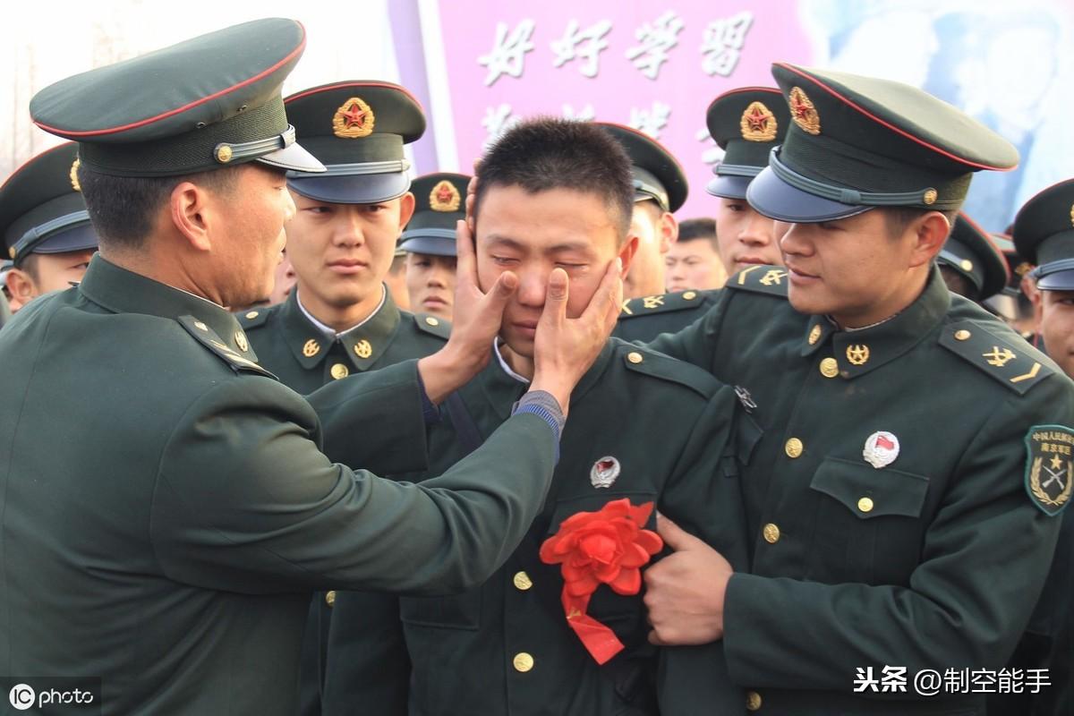 空軍義務(wù)兵在軍隊(duì)中的職責(zé)與角色，探尋空軍義務(wù)兵的主要任務(wù)，空軍義務(wù)兵職責(zé)與角色探究，主要任務(wù)解析