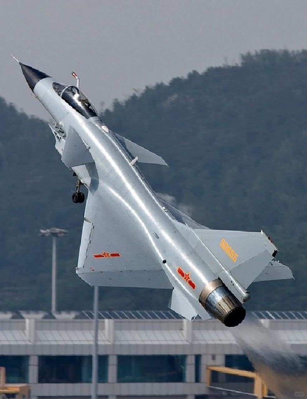 殲-10戰(zhàn)斗機(jī)是幾代機(jī)？全面解析中國(guó)空軍的主力戰(zhàn)機(jī)，中國(guó)空軍主力戰(zhàn)機(jī)殲-10戰(zhàn)斗機(jī)的全面解析，幾代機(jī)？