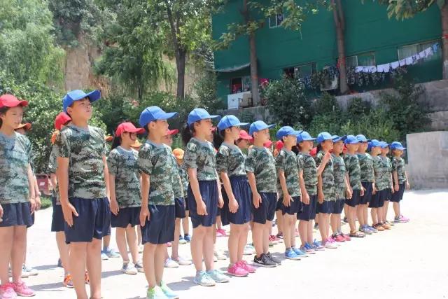 軍事夏令營視頻，體驗軍事訓(xùn)練，展現(xiàn)青少年風(fēng)采，軍事夏令營體驗之旅，青少年風(fēng)采展現(xiàn)與軍事訓(xùn)練紀(jì)實