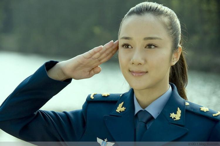 最美女兵軍禮，榮耀與責(zé)任并存，最美女兵軍禮，榮耀與責(zé)任的交響