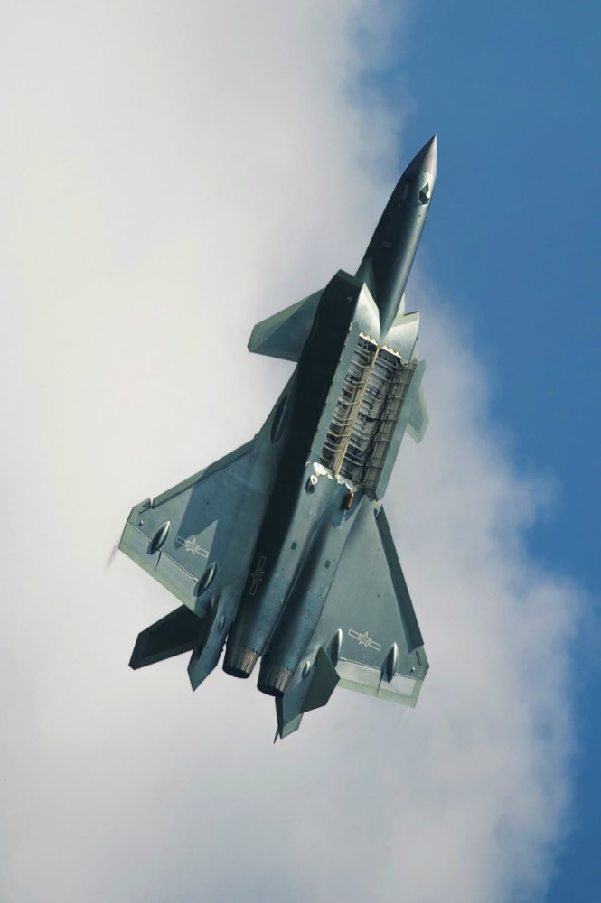 揭秘殲-20高清圖片，中國空軍新一代隱形戰(zhàn)機的風采，揭秘殲-20高清圖片，中國新一代隱形戰(zhàn)機風采展示