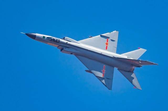 殲8戰(zhàn)斗機(jī)圖片，歷史、技術(shù)特點(diǎn)與現(xiàn)代價(jià)值，殲8戰(zhàn)斗機(jī)，歷史、技術(shù)特點(diǎn)與現(xiàn)代價(jià)值的探索之旅的圖片集錦